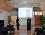 Kaišiadorių vyskupijos katechetikos centre pristatyta Kazokiškių Švč. Mergelės Marijos  Nugalėtojos stebuklų knyga